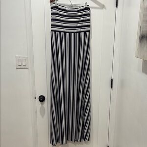 Banana Republic White and Blue Ribbed Maxi Skirt